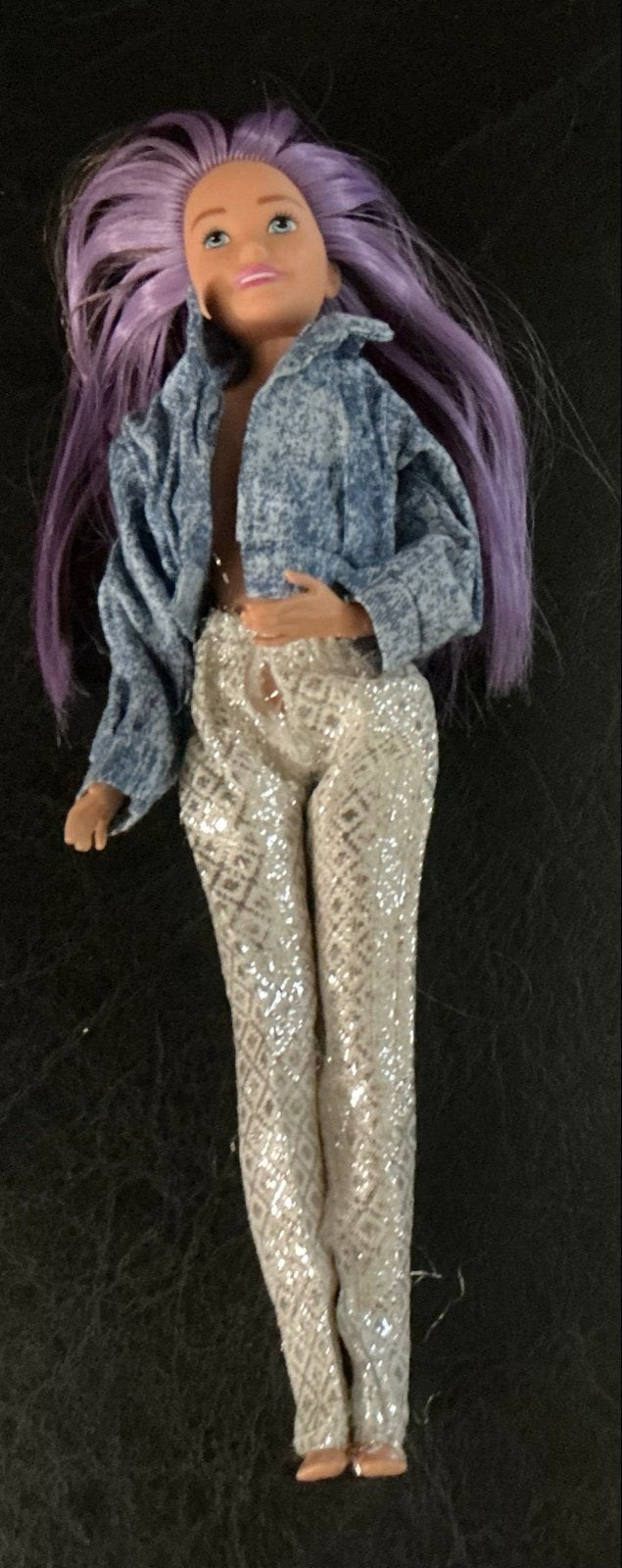 Barbie Jam ‘N Glam Barbie met paars haar en spijkerjasje, Ophalen of Verzenden, Gebruikt