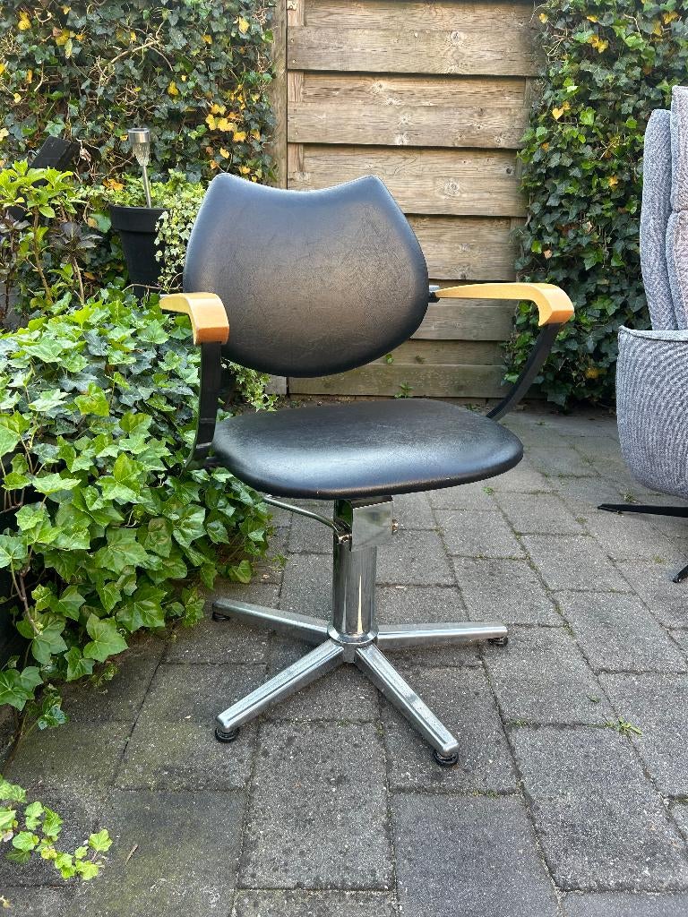 Kappersstoel verstelbaar zwart, Ophalen, Gebruikt, Zwart, Eén