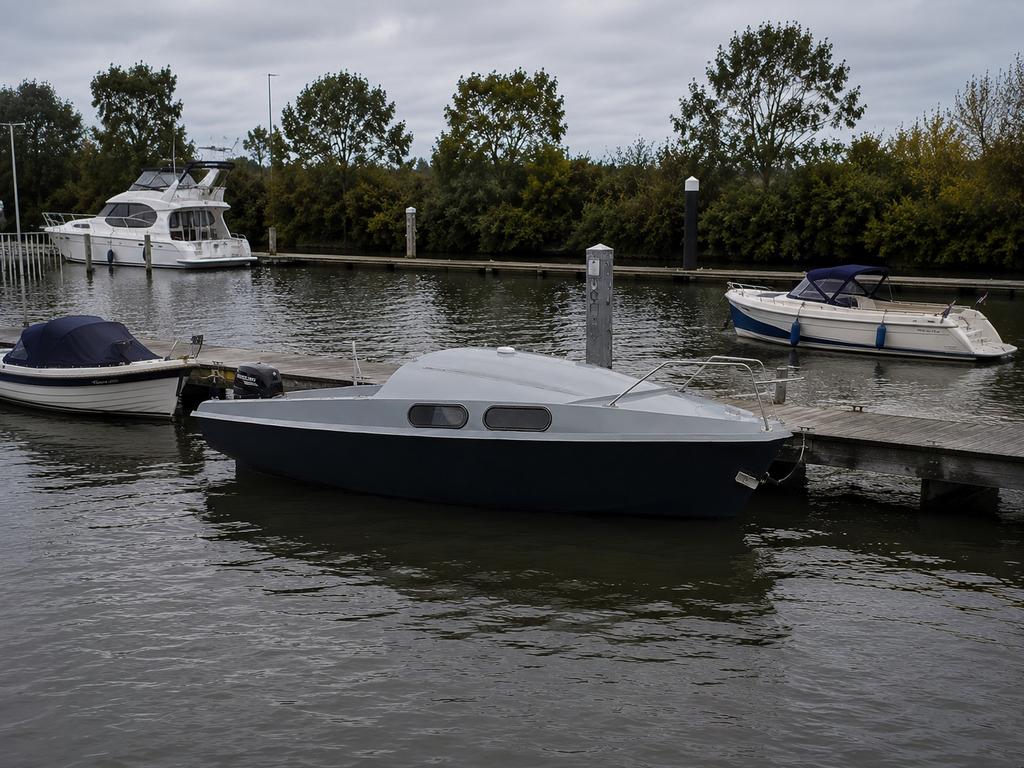 Boot met 5pk 4-takt motor en trailer - 6 meter, Watersport en Boten, Motorboten en Motorjachten, Benzine, Gebruikt, Kajuitboot