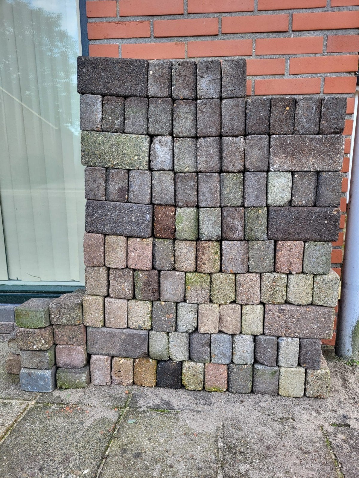 gratis ong 95 straatklinkers, Ophalen, Gebruikt, Beton, Klinkers