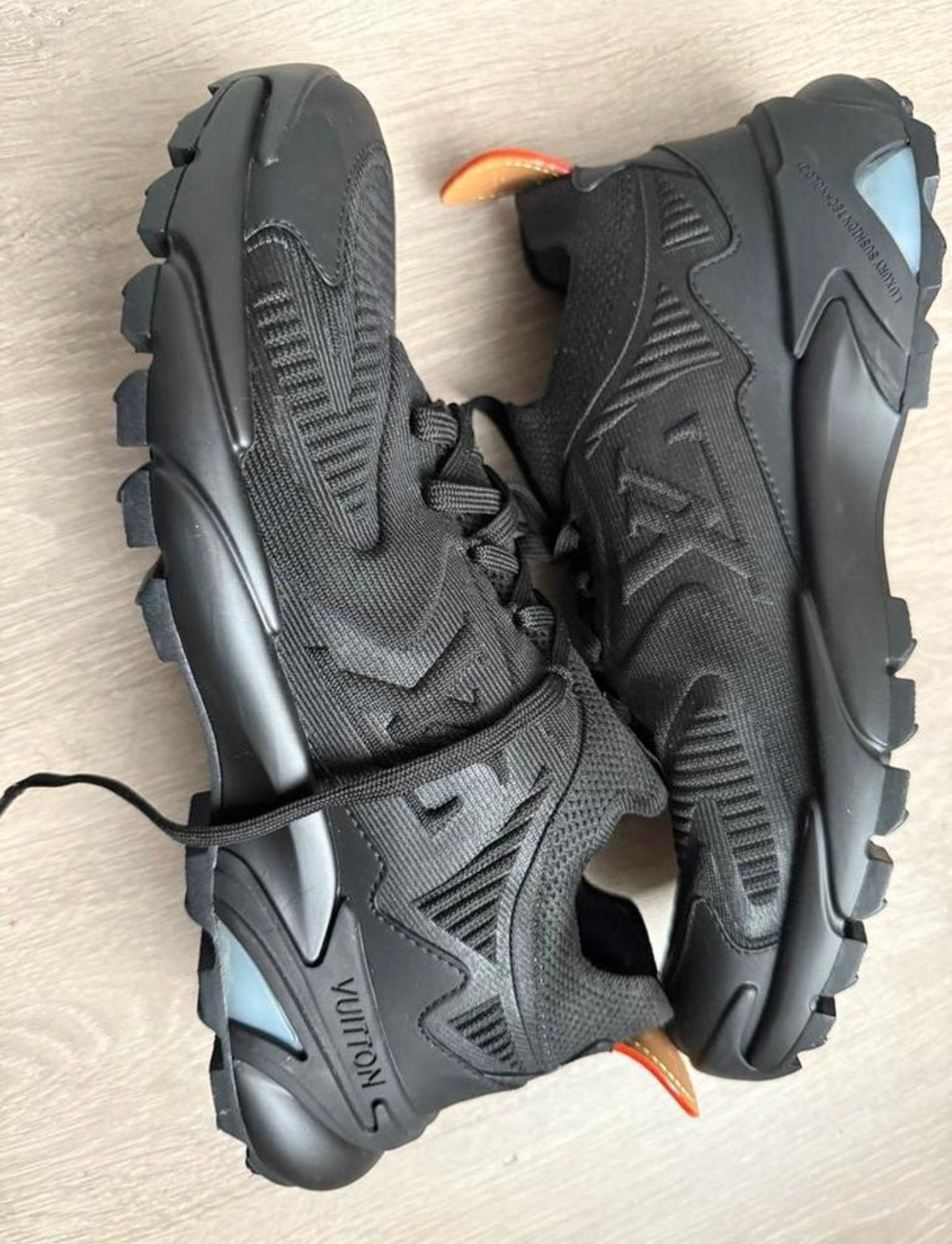 Louis Vuitton sneakers zwart, Ophalen of Verzenden, Gedragen, Zwart, Sneakers of Gympen