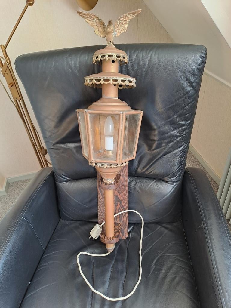 Antieke koetslamp met adelaar ornament - koperen wandlamp, Antiek en Kunst, Ophalen