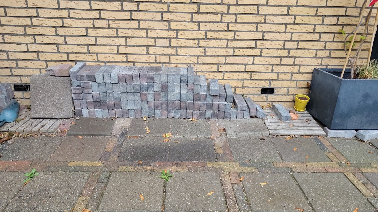 Gratis af te halen: Gebruikte klinkers voor tuin of oprit, Tuin en Terras, Ophalen, Gebruikt, Beton, Klinkers