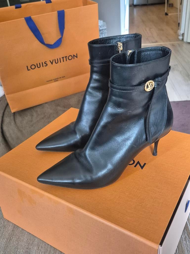 Louis vuitton hakken maat 38, Kleding | Dames, Schoenen, Ophalen of Verzenden, Zo goed als nieuw, Zwart