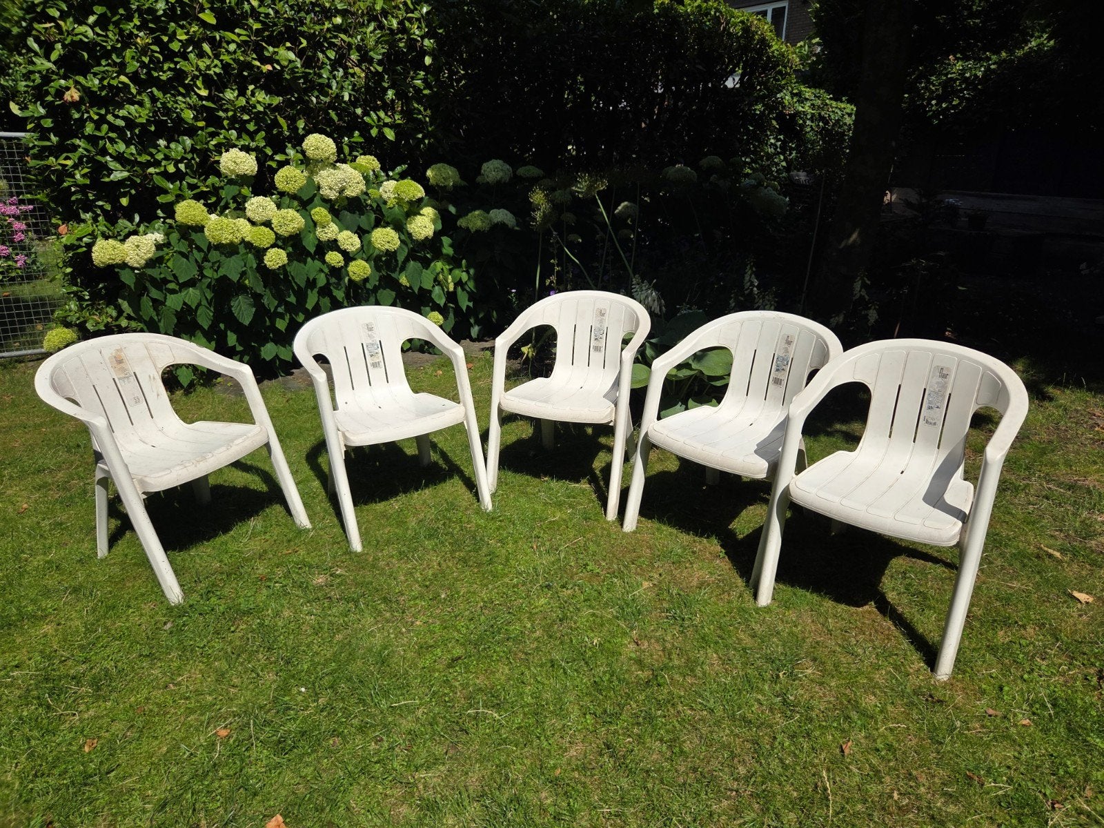 5 Flair tuinstoelen, wit kunststof, stapelbaar, Tuin en Terras, Tuinstoelen, Ophalen, Gebruikt, Kunststof, Stapelbaar