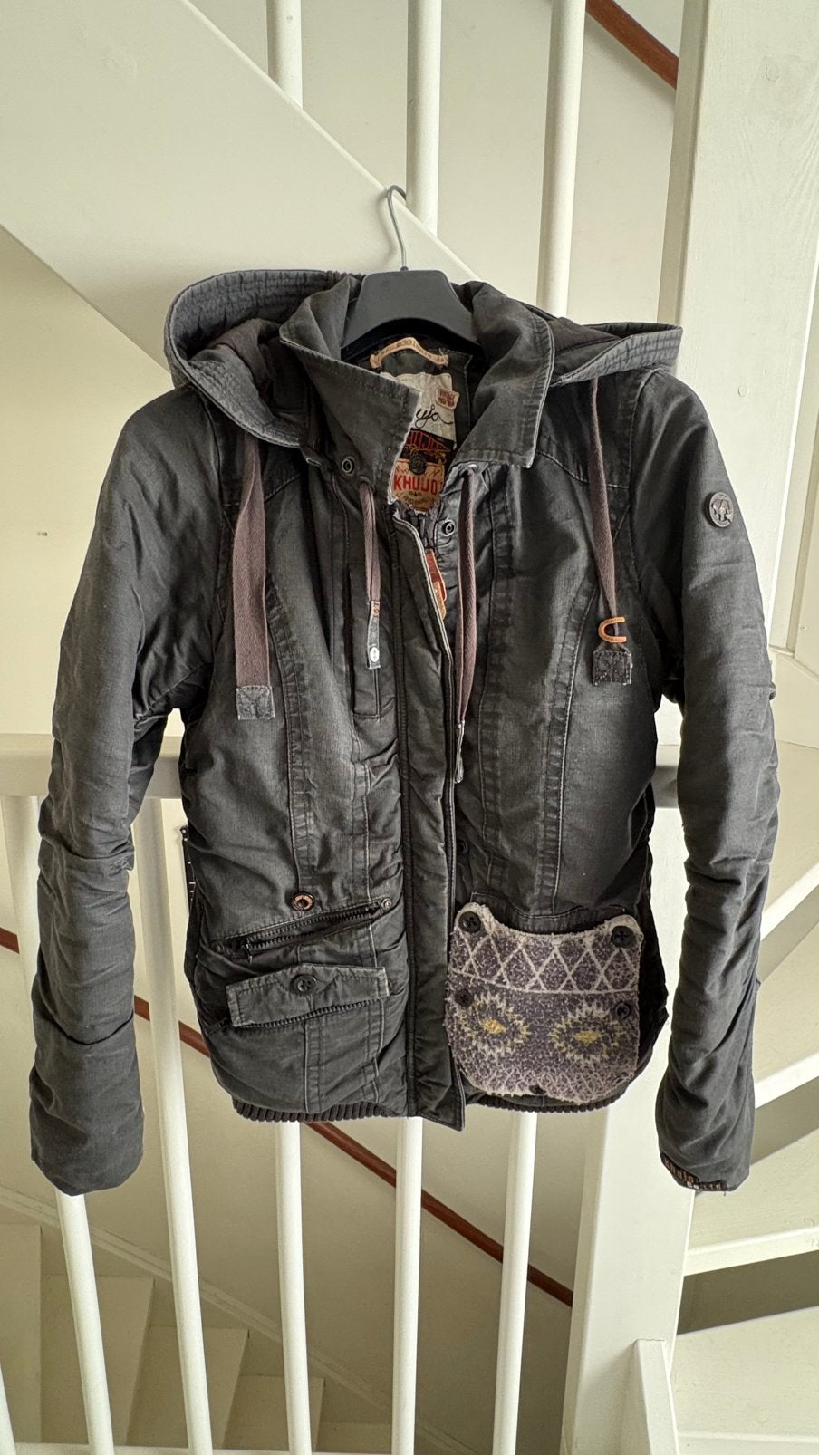 Khujo winterjas maat M/L, Ophalen of Verzenden, Gedragen, Maat 38/40 (M), Zwart
