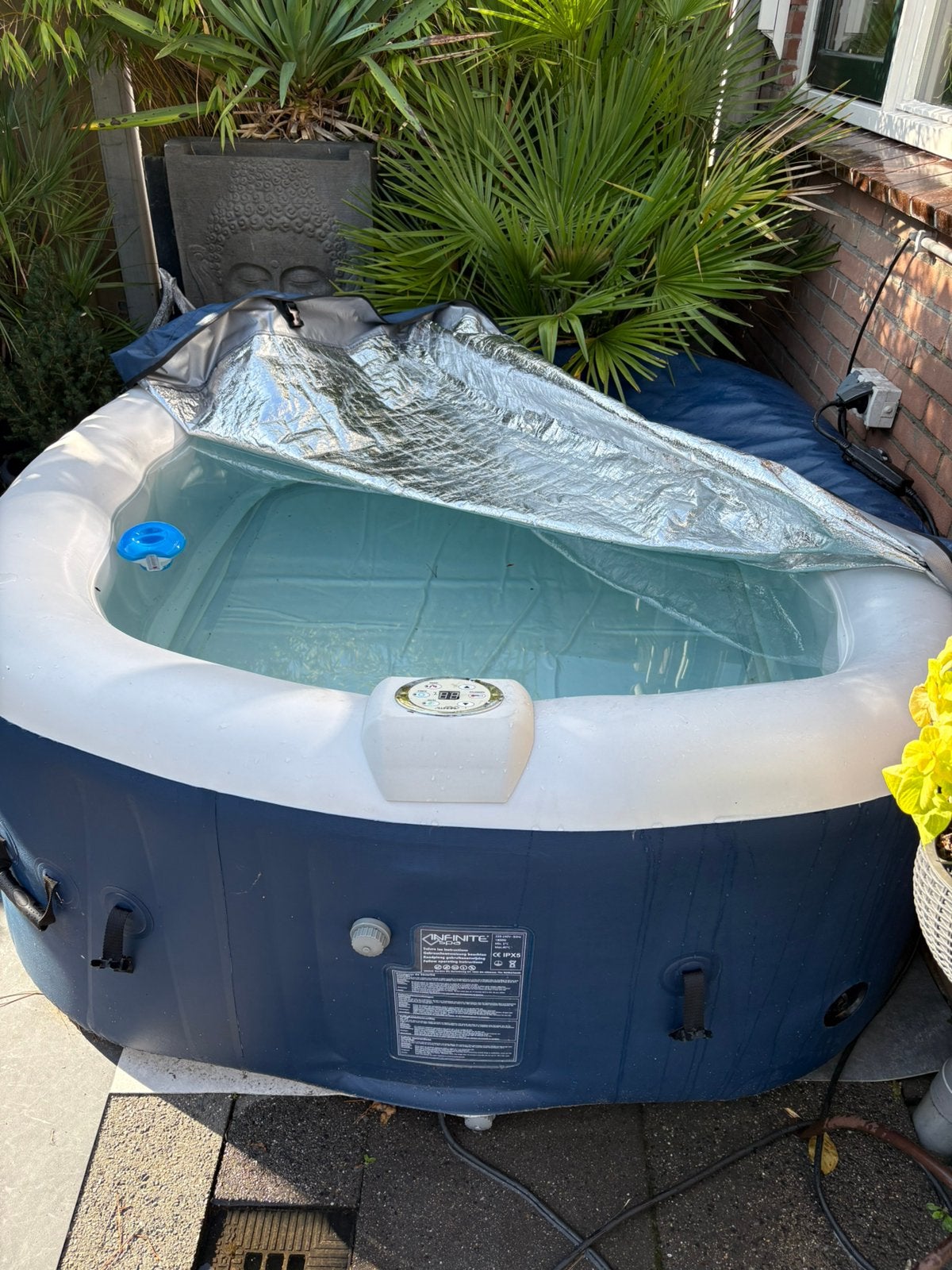 Opblaas jacuzzi, Tuin en Terras, Bubbelbaden en Hottubs, Ophalen, Zo goed als nieuw, Afdekzeil