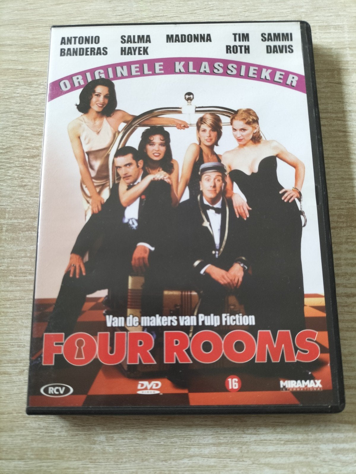Four Rooms, Ophalen of Verzenden