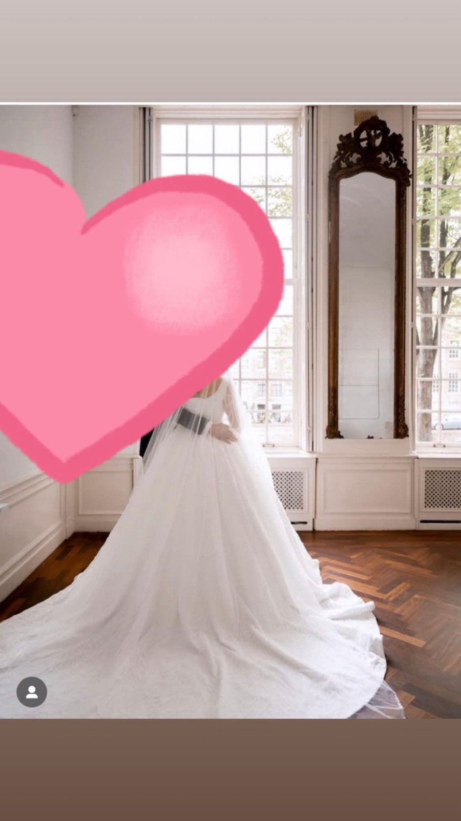 Prachtige witte trouwjurk met lange mouwen en sleep, Ophalen, Gedragen, Wit, Trouwjurk
