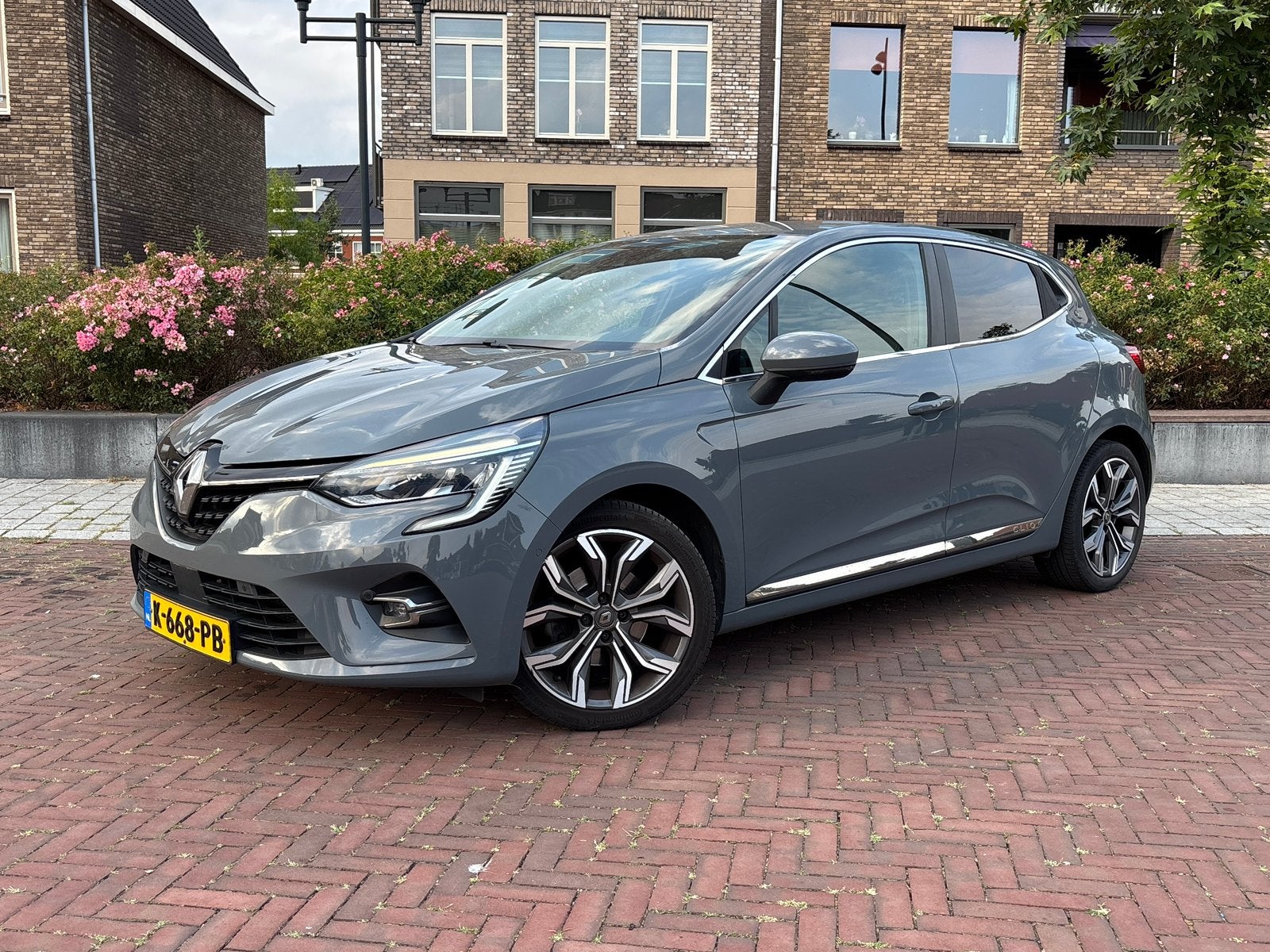 Renault Clio TCe 100 Intens Automaat/Trekhaak/Carplay/Camera, Auto's, 49 €/maand, Particulier, 3 cilinders, 1087 kg