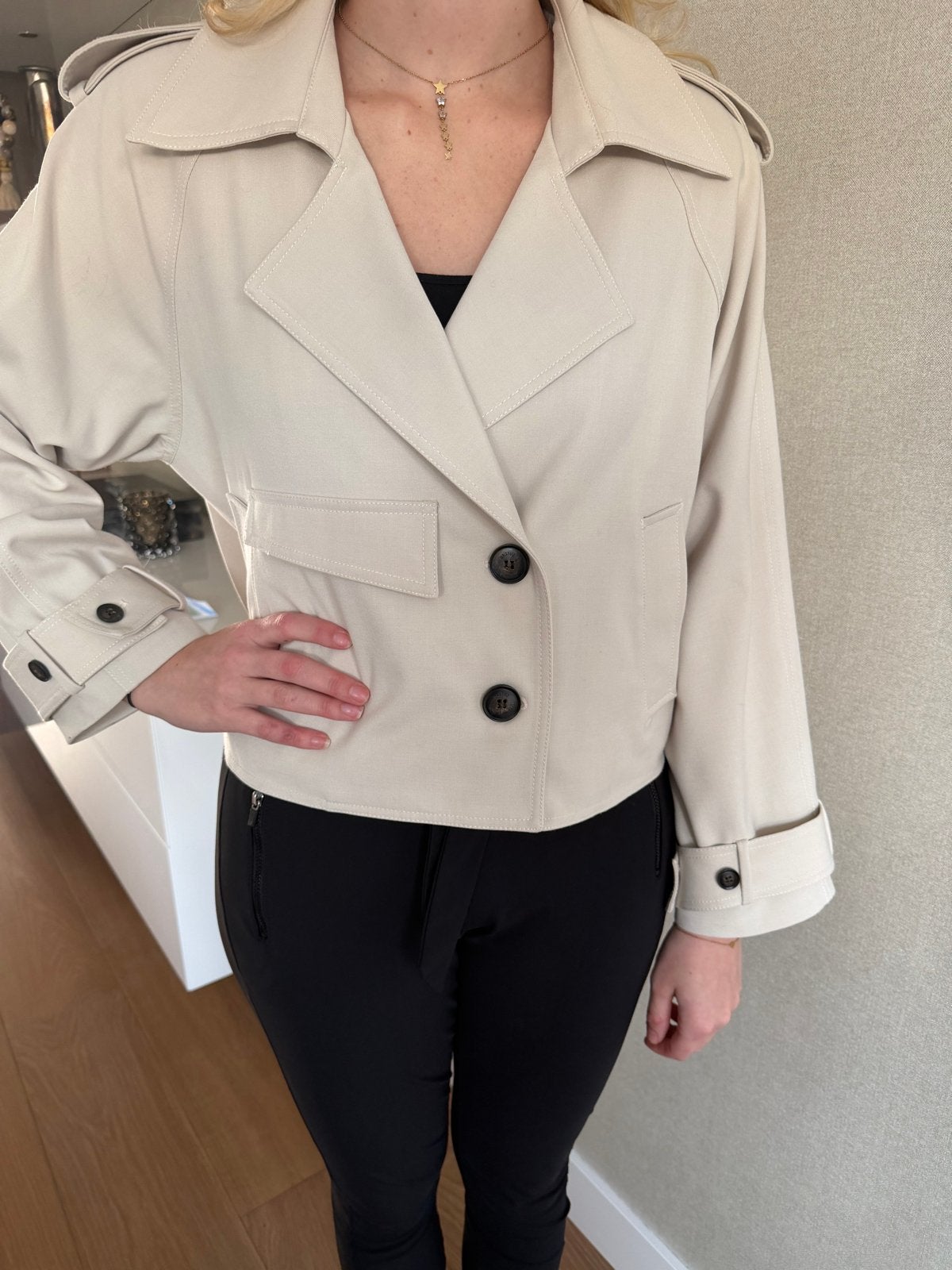 Schitterend Gestuz korte trenchcoat jasje, Ophalen of Verzenden, Nieuw, Maat 38/40 (M), Beige