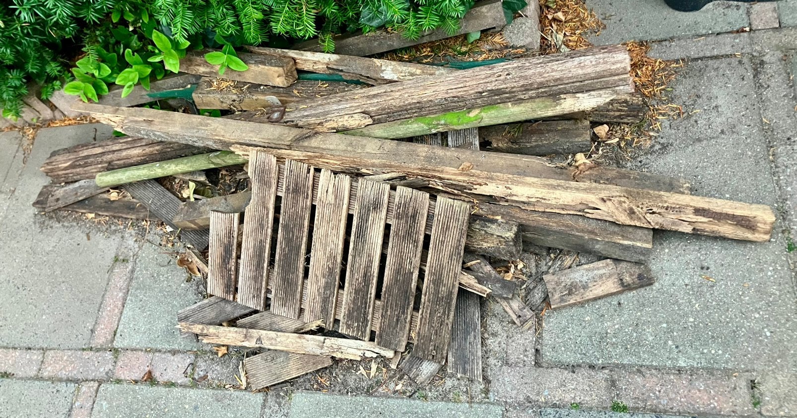 Klein stapeltje stookhout gratis op te halen., Minder dan 3 m³, Ophalen