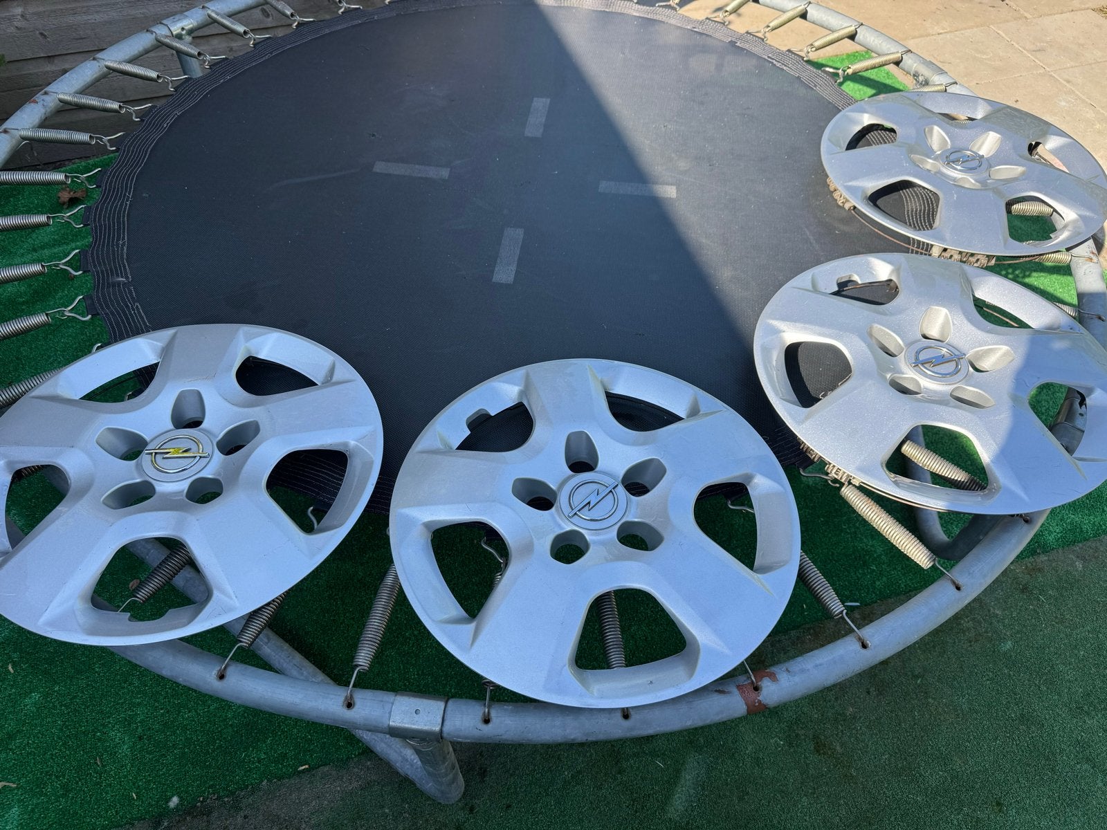 Set van 4 Opel vivaro  16 inch wieldoppen, Auto diversen, Ophalen, Gebruikt