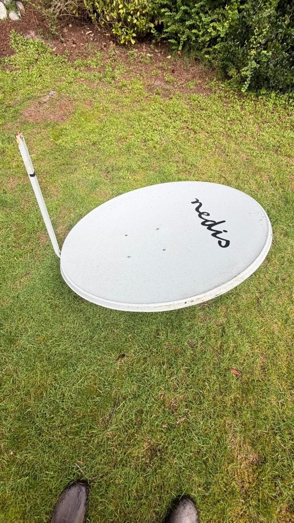 Sataliet schotel 110X100, Ophalen, Gebruikt, (Schotel)antenne, Overige merken