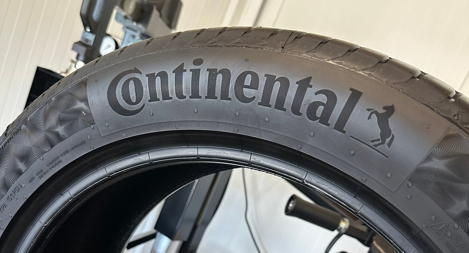 4 Stuks Continental 225 55 19 Zomerbanden Inclusief Montage, 19 inch, 225/55 R19, Ophalen of Verzenden, Personenwagen