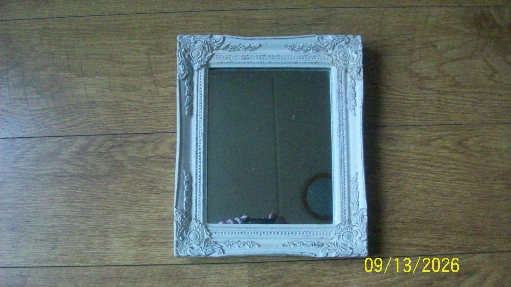 Spiegel met sierlijke houten lijst 27 x 32 cm., Minder dan 50 cm, Gebruikt, Ophalen of Verzenden, Minder dan 100 cm
