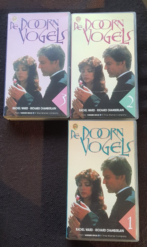 Vhs film de Doornvogels, 3 delig, Cd's en Dvd's, VHS | Film, Alle leeftijden, Ophalen of Verzenden, Gebruikt, Drama