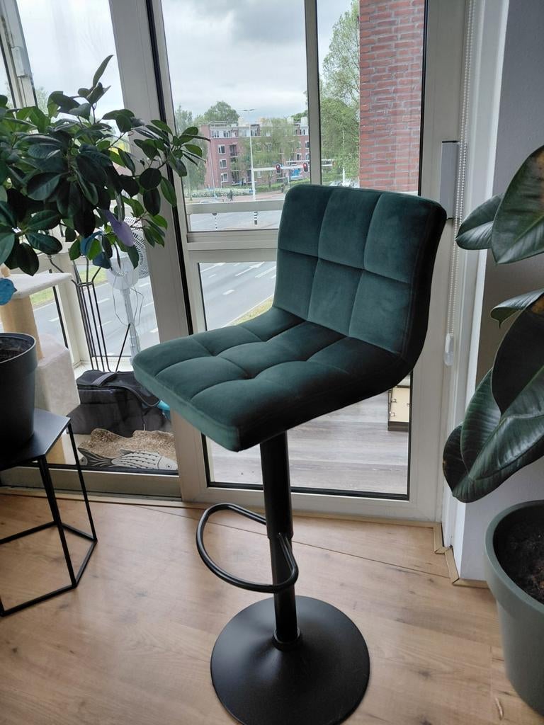 Barkrukken (4x) groen fluweel met voetensteun verstelbaar, Huis en Inrichting, Barkrukken, Ophalen of Verzenden, 60 tot 90 cm