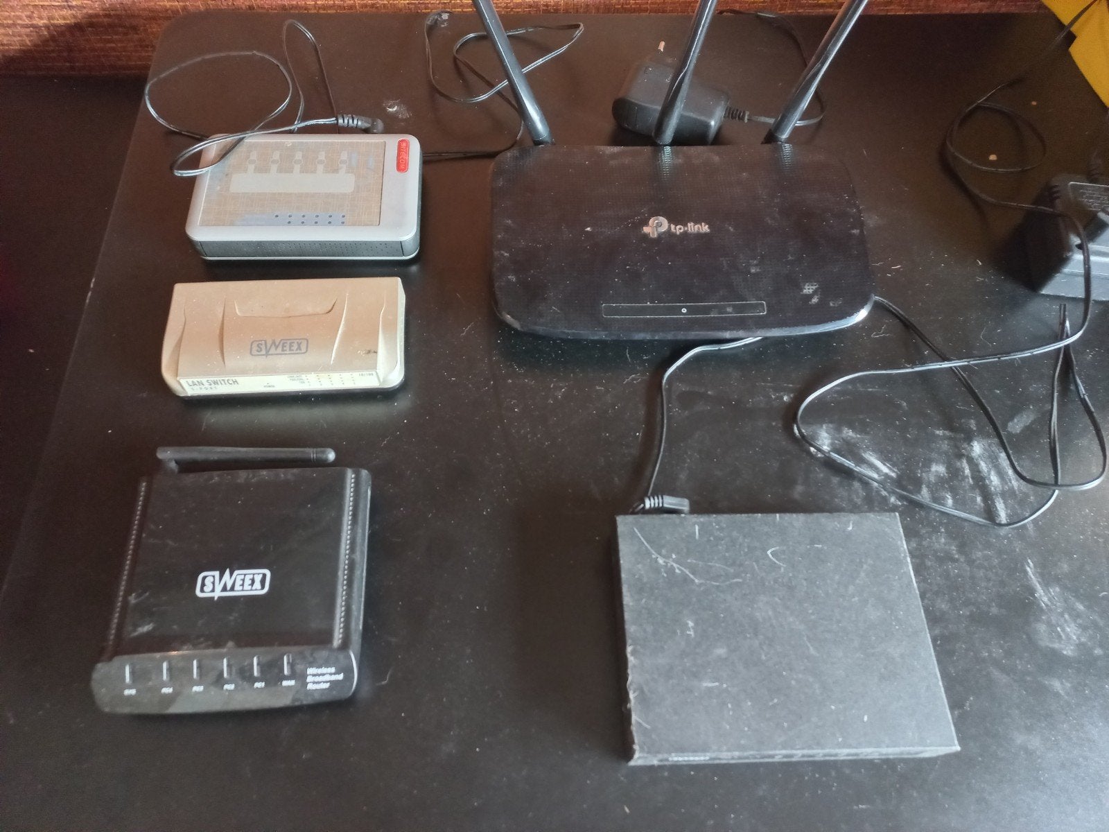 Diverse netwerkapparatuur: routers, switches, modem, Computers en Software, Netwerk switches, Ophalen of Verzenden, Gebruikt