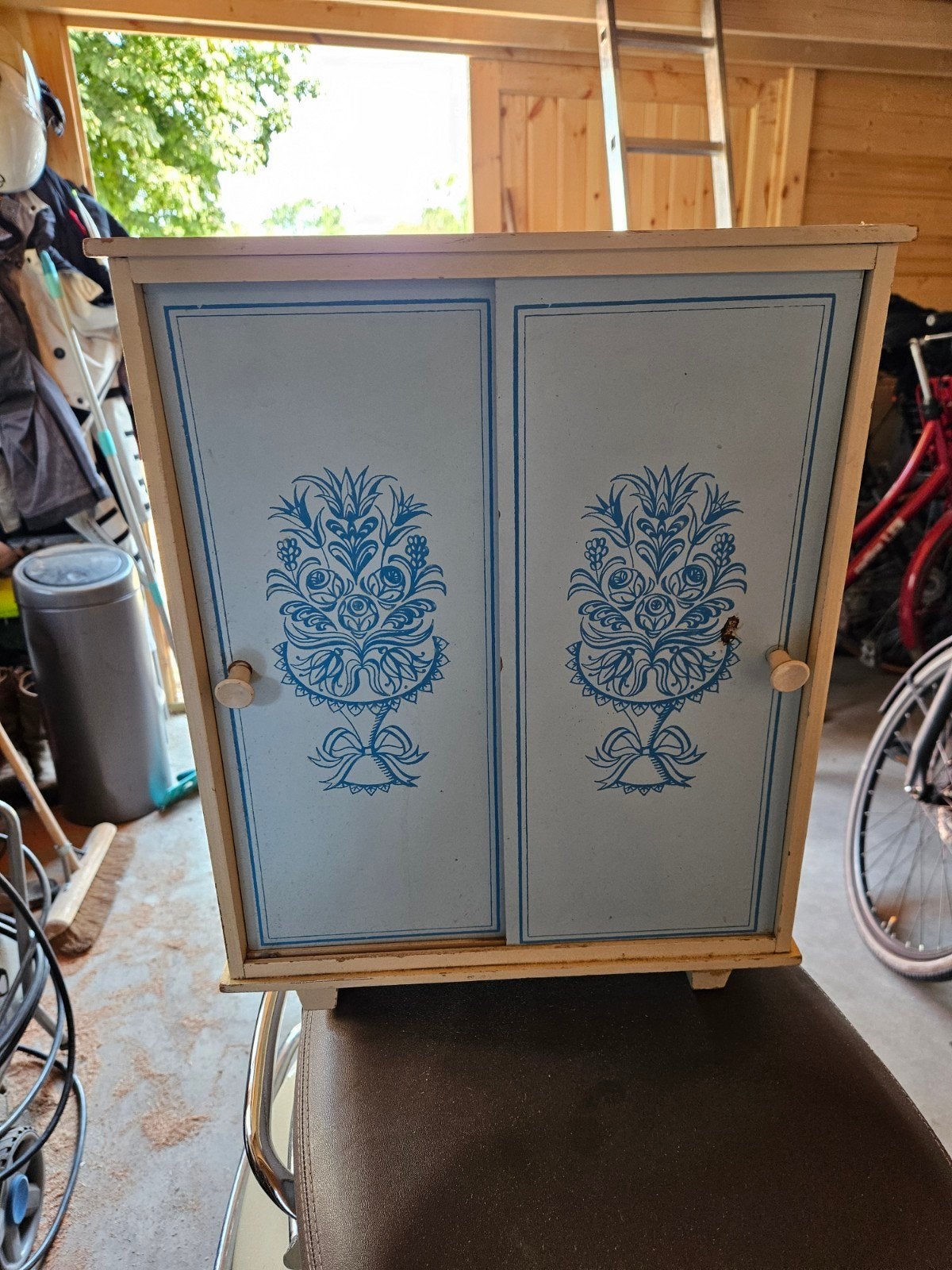 poppenkledingkastje, Ophalen, Gebruikt