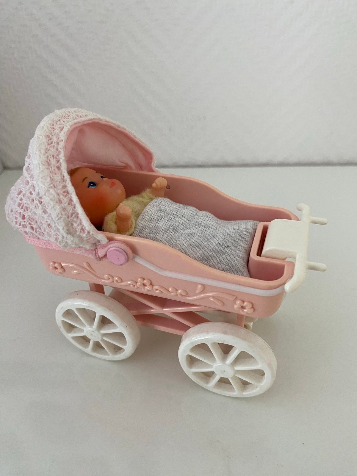 Mattel roze kinderwagen met baby, Ophalen of Verzenden, Zo goed als nieuw, Babypop