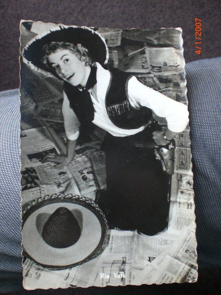 kaart Ria Valk, Ophalen of Verzenden, 1960 tot 1980, Ongelopen, Sterren en Beroemdheden