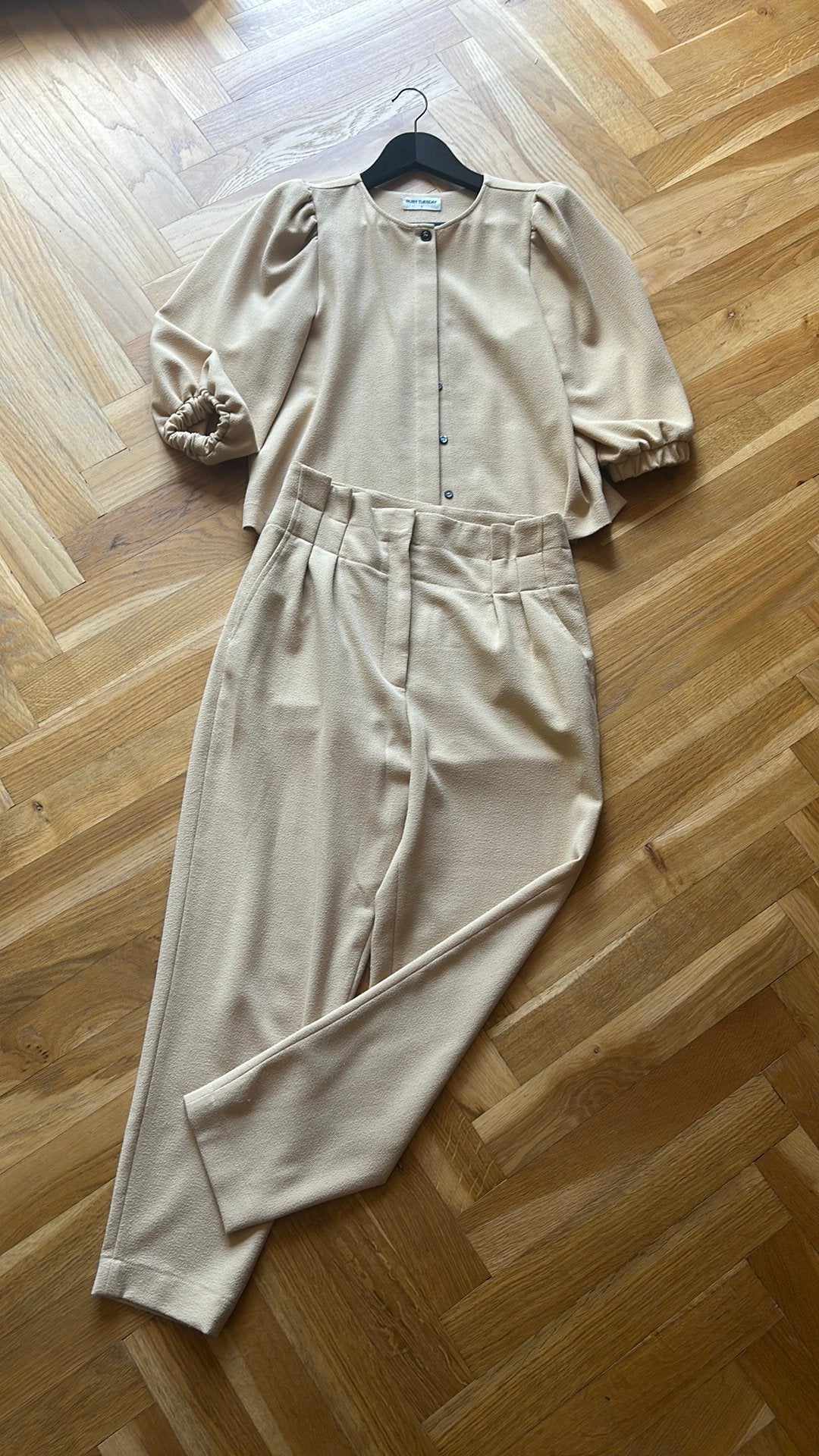 Ruby Tuesday 2 delig set beige licht oker 40, Kleding | Dames, Jasjes, Kostuums en Pakken, Maat 38/40 (M), Kostuum of Pak, Beige