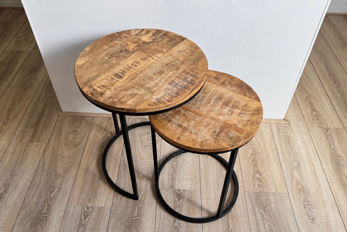 Set van 2 industriële bijzettafels hout/metaal, Minder dan 55 cm, Rond, Zo goed als nieuw, Ophalen