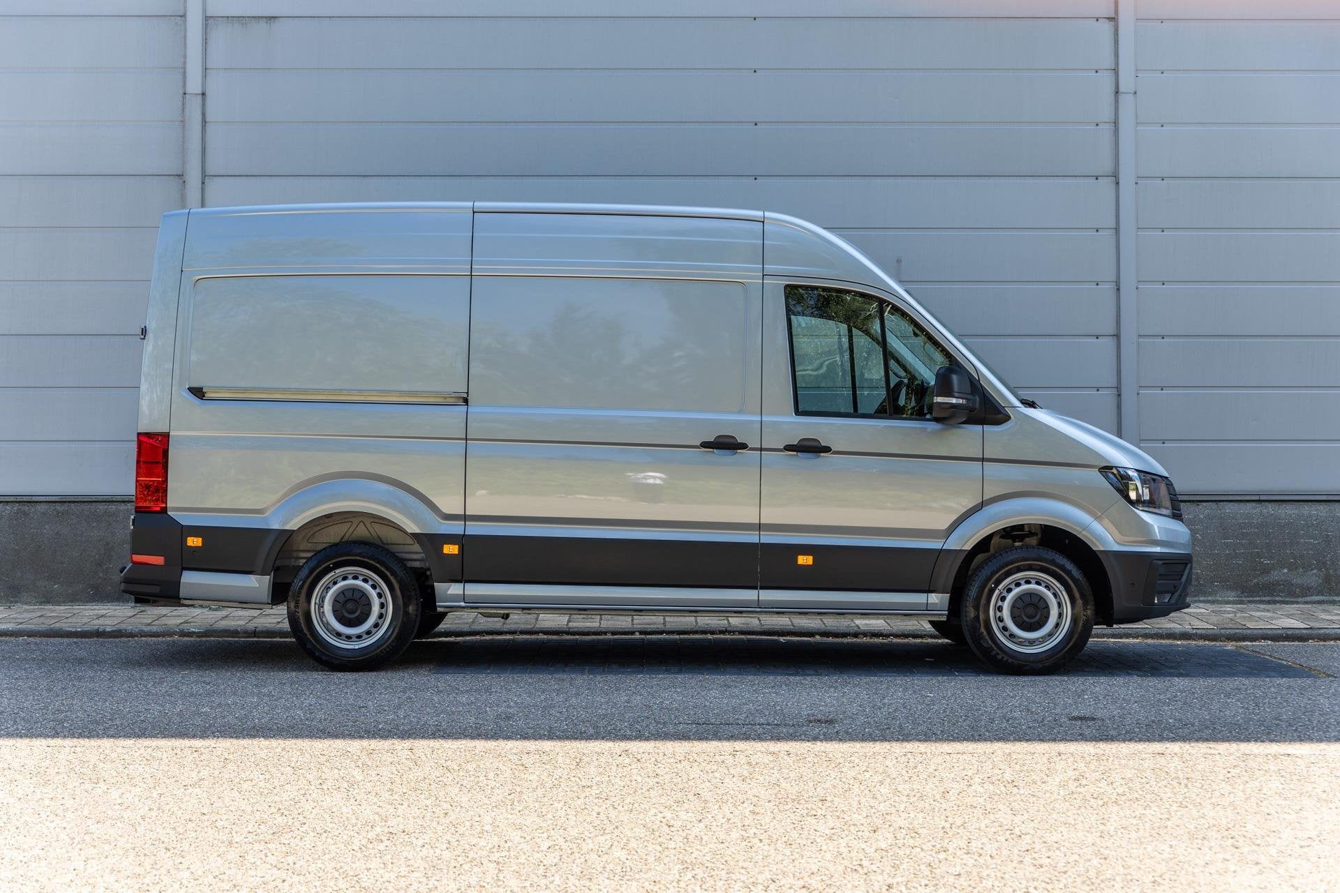 Volkswagen Crafter 35 2.0 TDI 140pk L3H3 Highline EURO VI |, Auto's, 12 maanden, Stof, 4 cilinders, Volkswagen