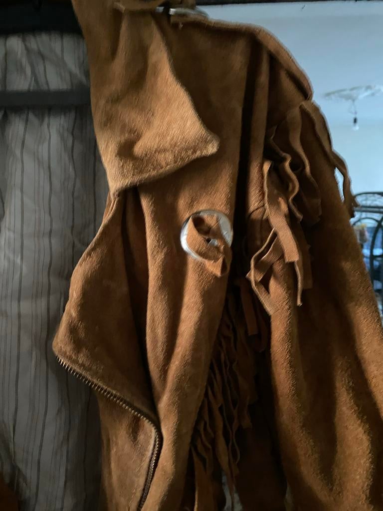 Suède jas met franjes en details conchos gevoerd, Kleding | Dames, Jassen | Zomer, Ophalen of Verzenden, Gedragen, Maat 38/40 (M)