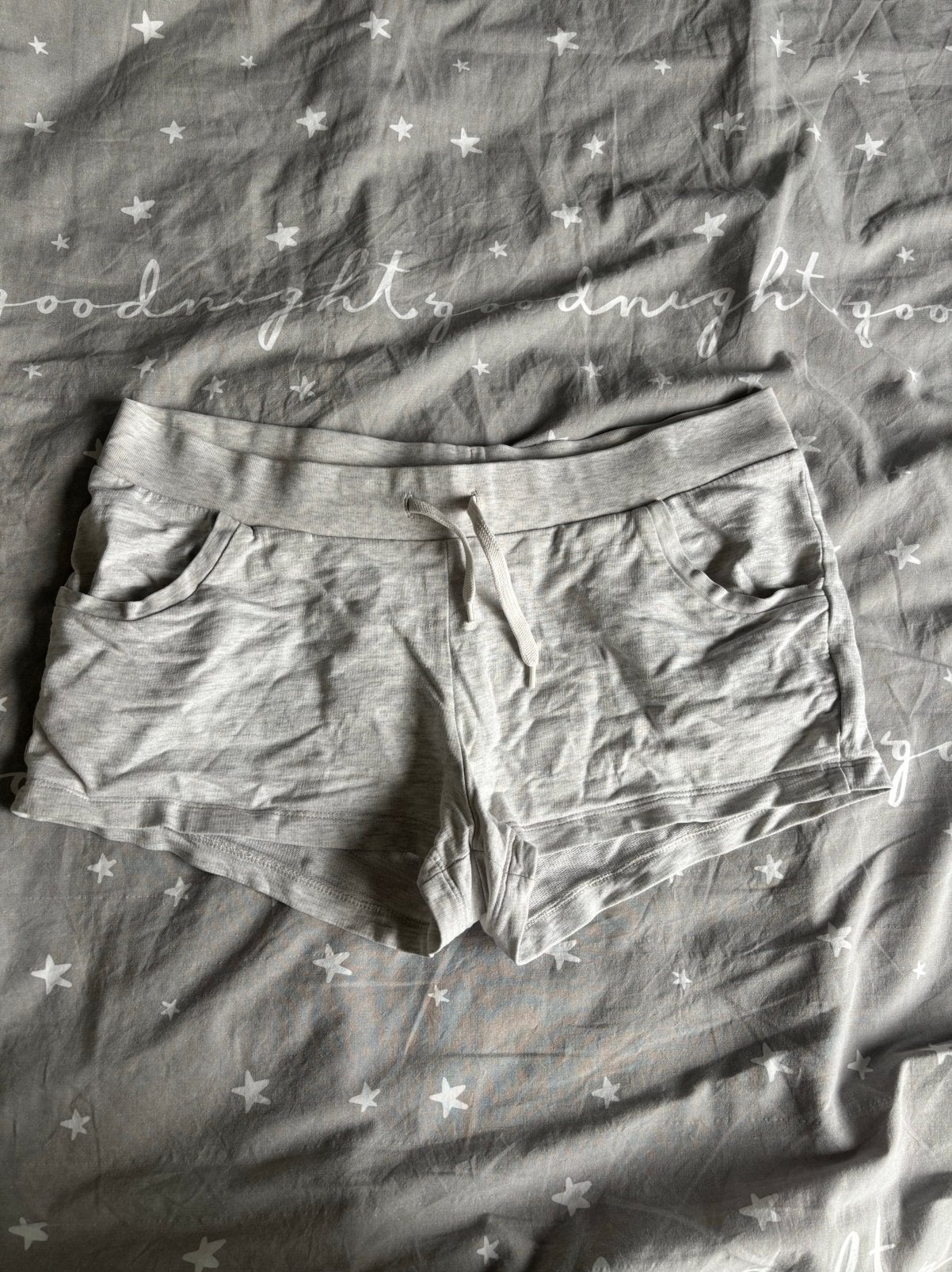 Grijze korte broek dames, Maat 38/40 (M), Kort, Verzenden, Zo goed als nieuw