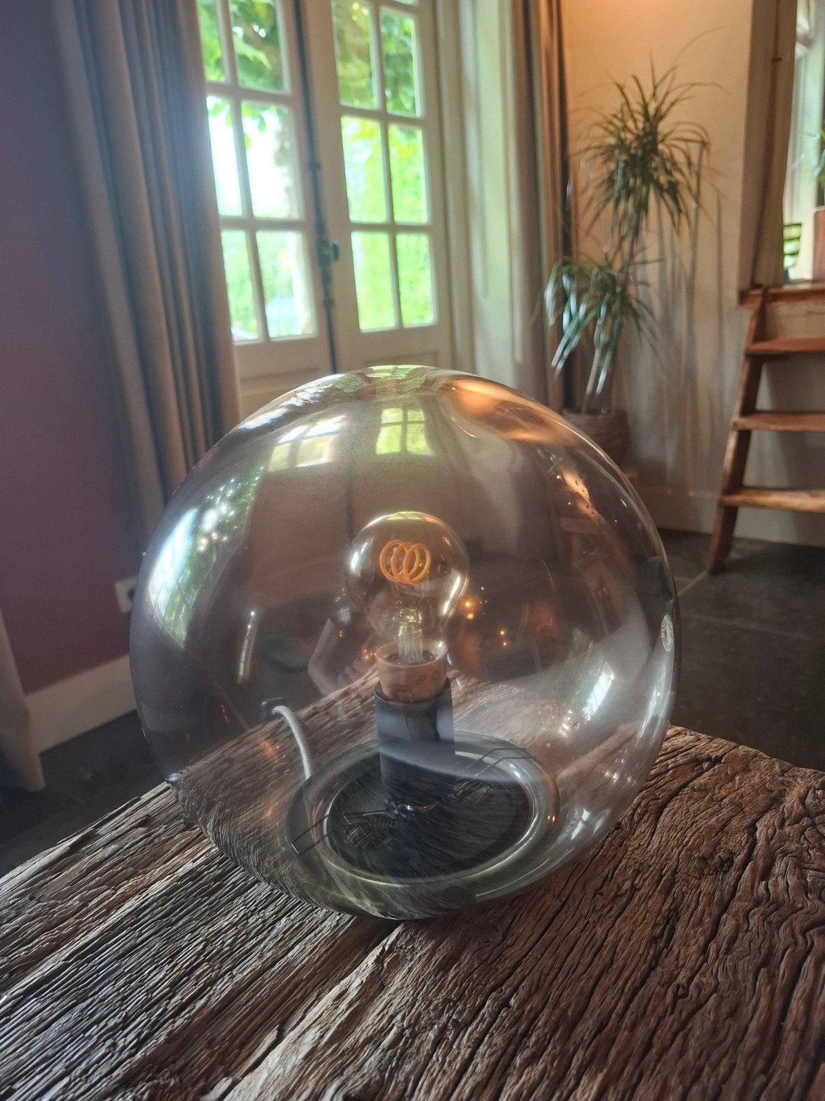Sfeervolle ronde glazen lamp van IKEA, Ophalen, 25 cm, Zo goed als nieuw, Met verlichting