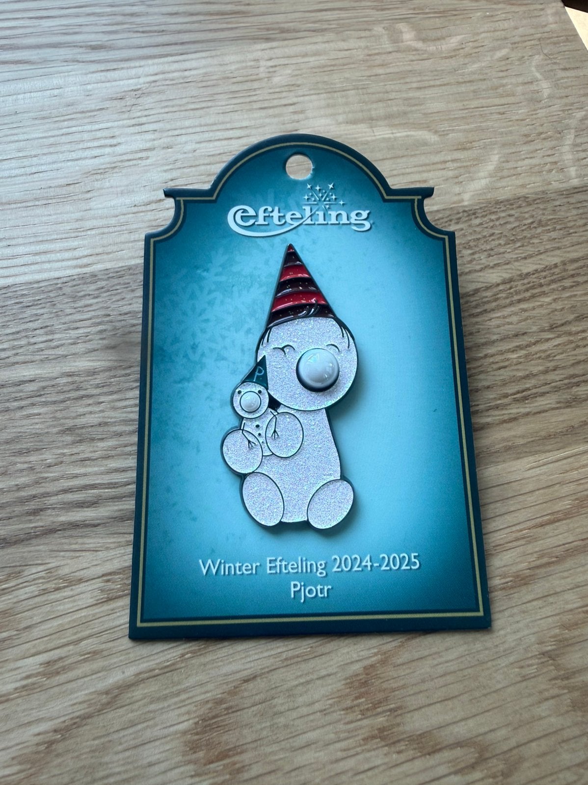 Efteling Pjotr winter pin 2024-2025, Verzamelen, Efteling, Ophalen of Verzenden, Nieuw, Button of Speldje