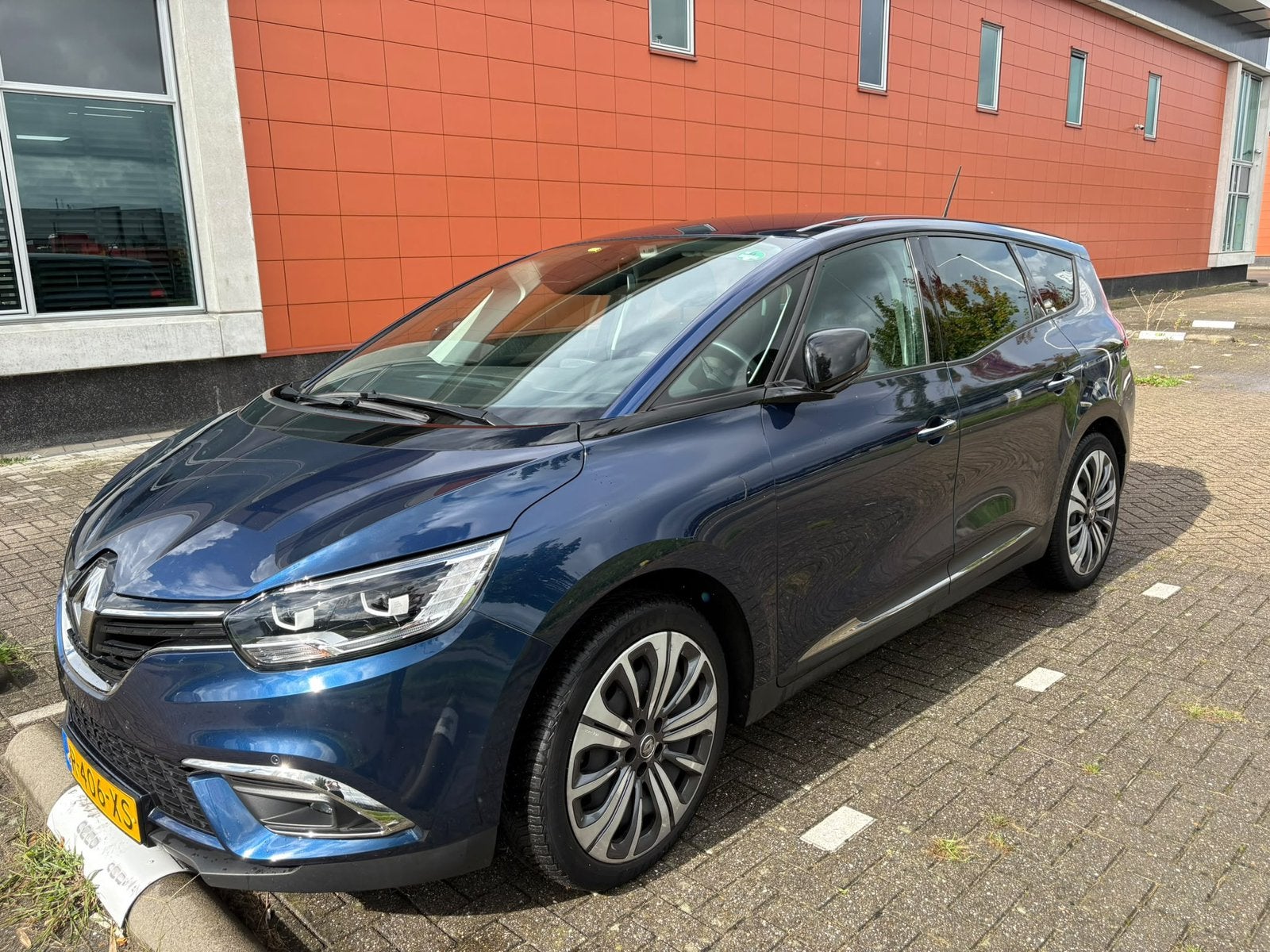 Renault Grand Scénic 1.3 TCe 140 7p | 2022 | winterbanden, Dealer onderhouden, 4 cilinders, Blauw, 7 stoelen