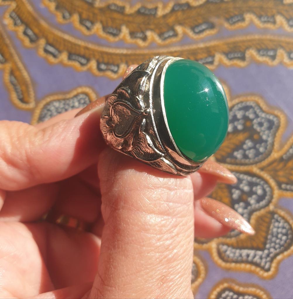 Ring maat 18,5 batu akik Kalsedony hijau Indonesië, Sieraden, Tassen en Uiterlijk, Ringen, Verzenden, 18 tot 19, Dame of Heer