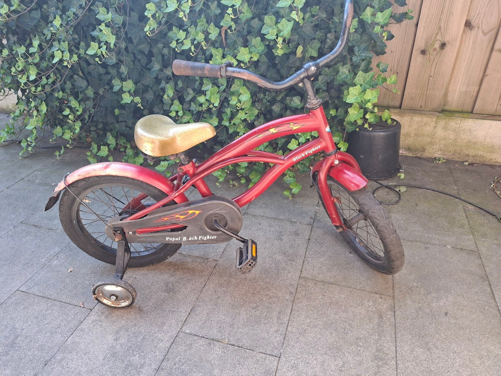 Kinderfiets rood met zijwieltjes - Popal Black Fighter, Ophalen, Terugtraprem, Zijwieltjes, Popal