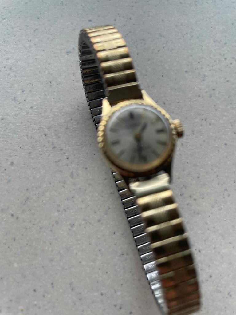 Te koop, ons gouden dameshorloge., Ophalen of Verzenden, Goud