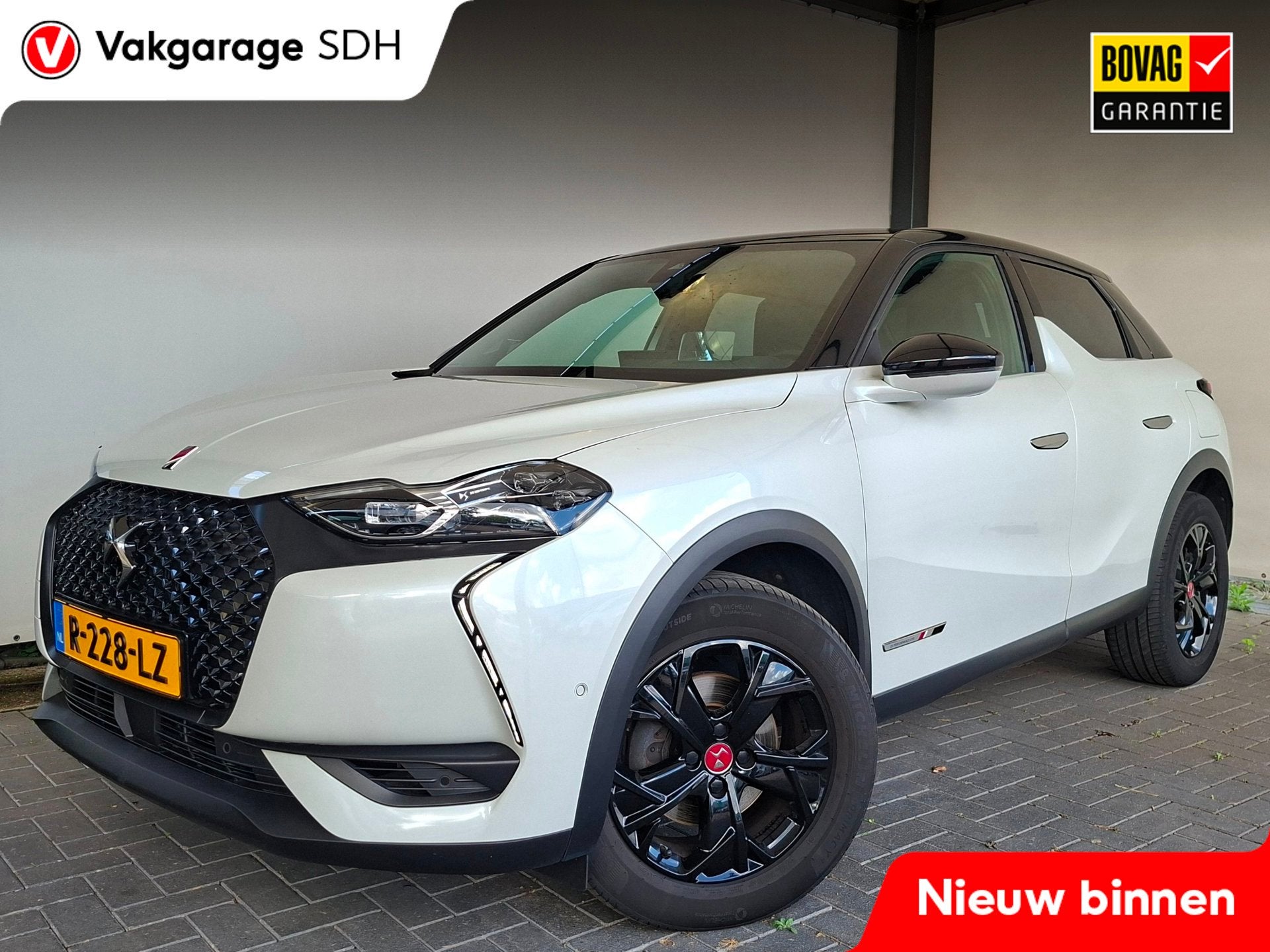 DS 3 Crossback 1.2 PureTech So Chic|Stoelverwarming|Adaptive, Auto's, Gebruikt, 1199 cc, Wit, Automatische klimaatregeling