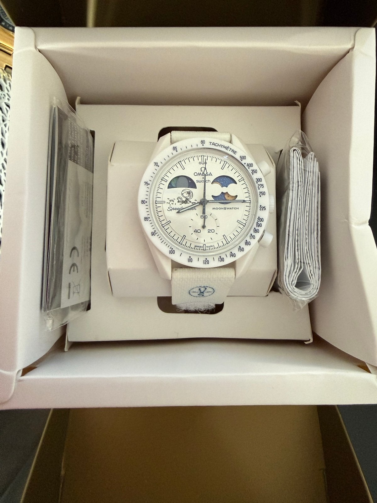 Omega x Swatch MoonSwatch Mission to Earthphase Moonshine Go, Kunststof, Polshorloge, Ophalen of Verzenden, Zo goed als nieuw