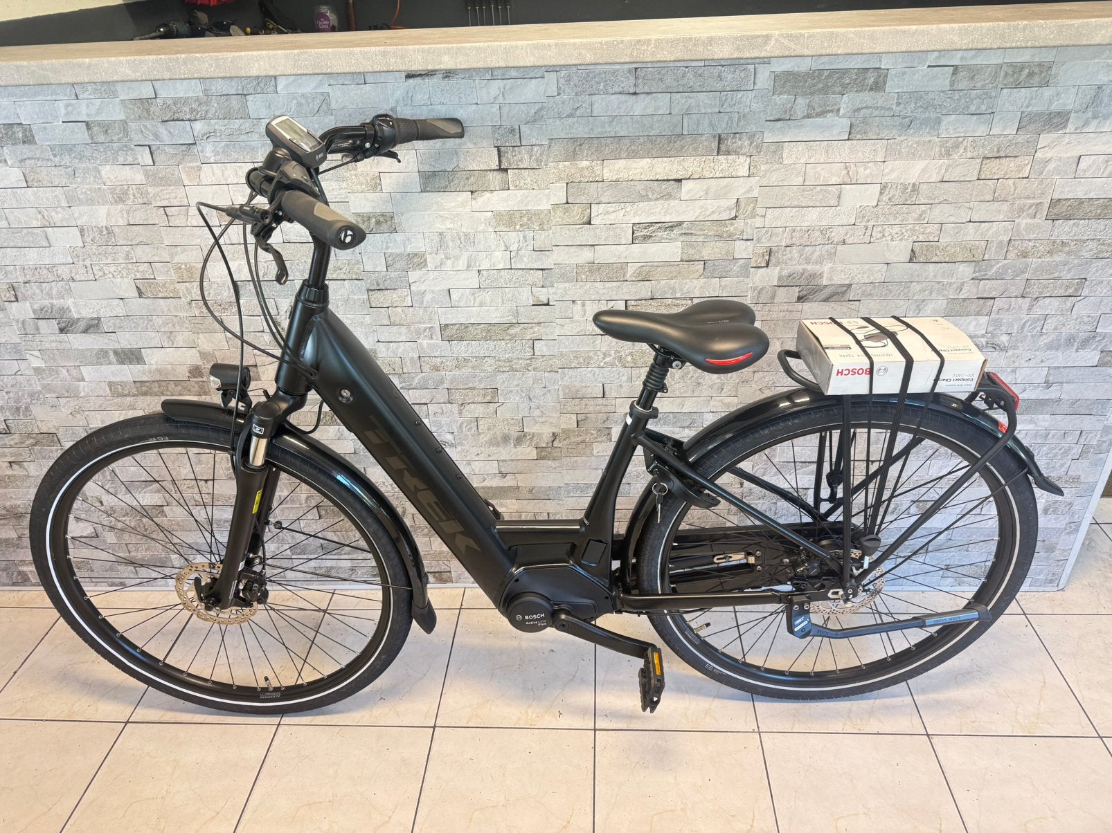 NIEUWSTAAT E- Bike Trek. TOTAAL 1390km. Bosch Middenmotor