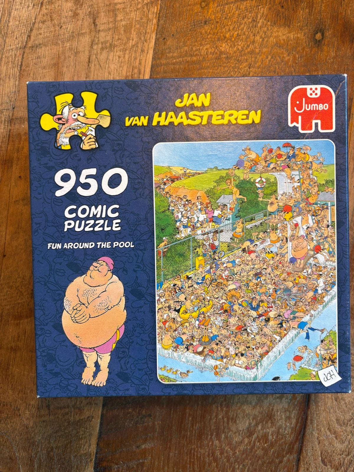 Jan van Haasteren Puzzel - Fun Around The Pool (950 stukjes), Ophalen of Verzenden, 500 t/m 1500 stukjes, Nieuw, Legpuzzel