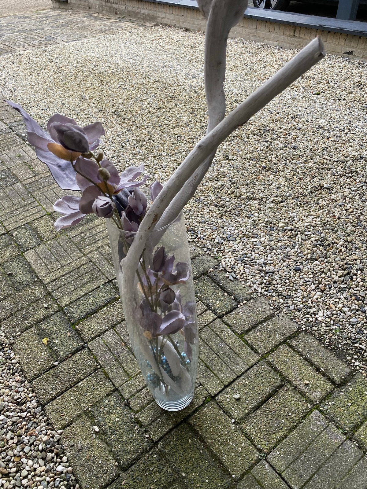 Grote glazen vaas met decoratieve takken en bloemen, Ophalen, Transparant, Inclusief decoratie, Glas