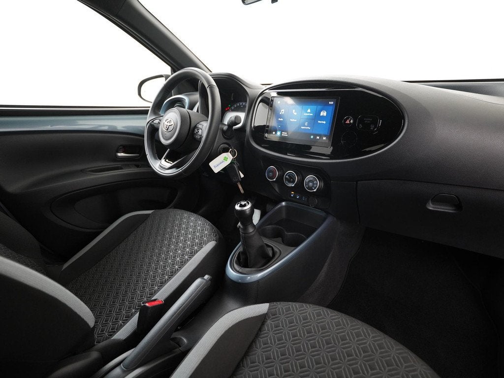 Toyota Aygo X 1.0 VVT-i MT Play Two-Tone | Camera | Adaptief, Auto's, Toyota, 12 maanden, Stof, Gebruikt, Euro 6