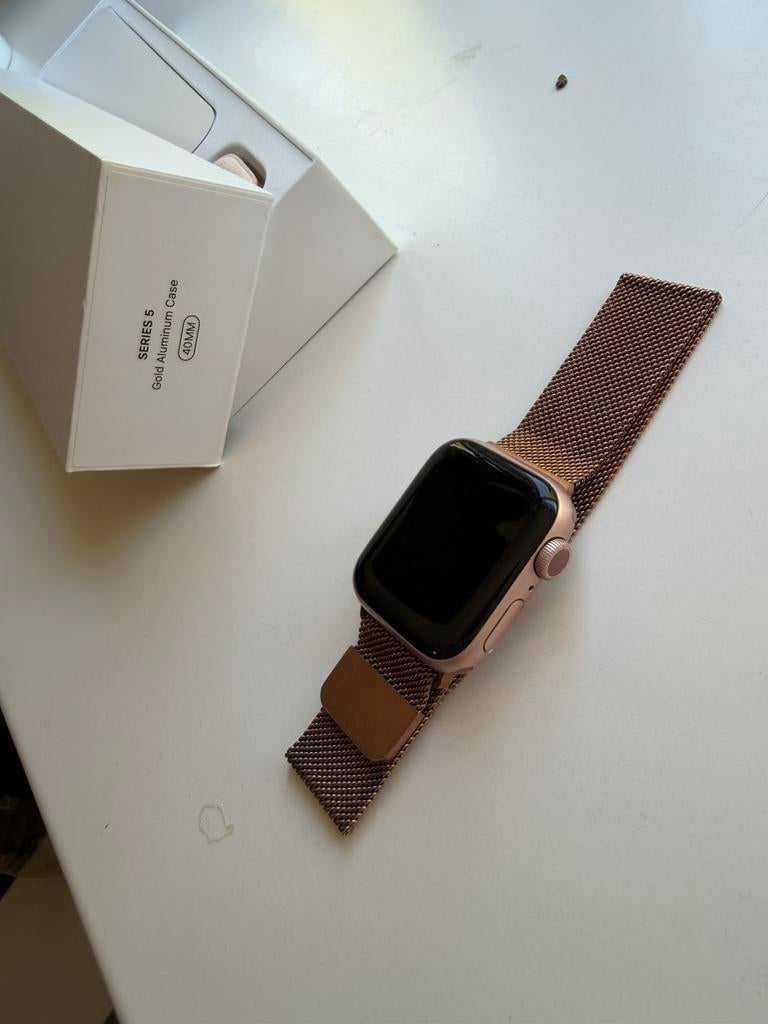 Apple watch serie 5 gold 40 mm, Ophalen of Verzenden, Gebruikt, Roze, IOS