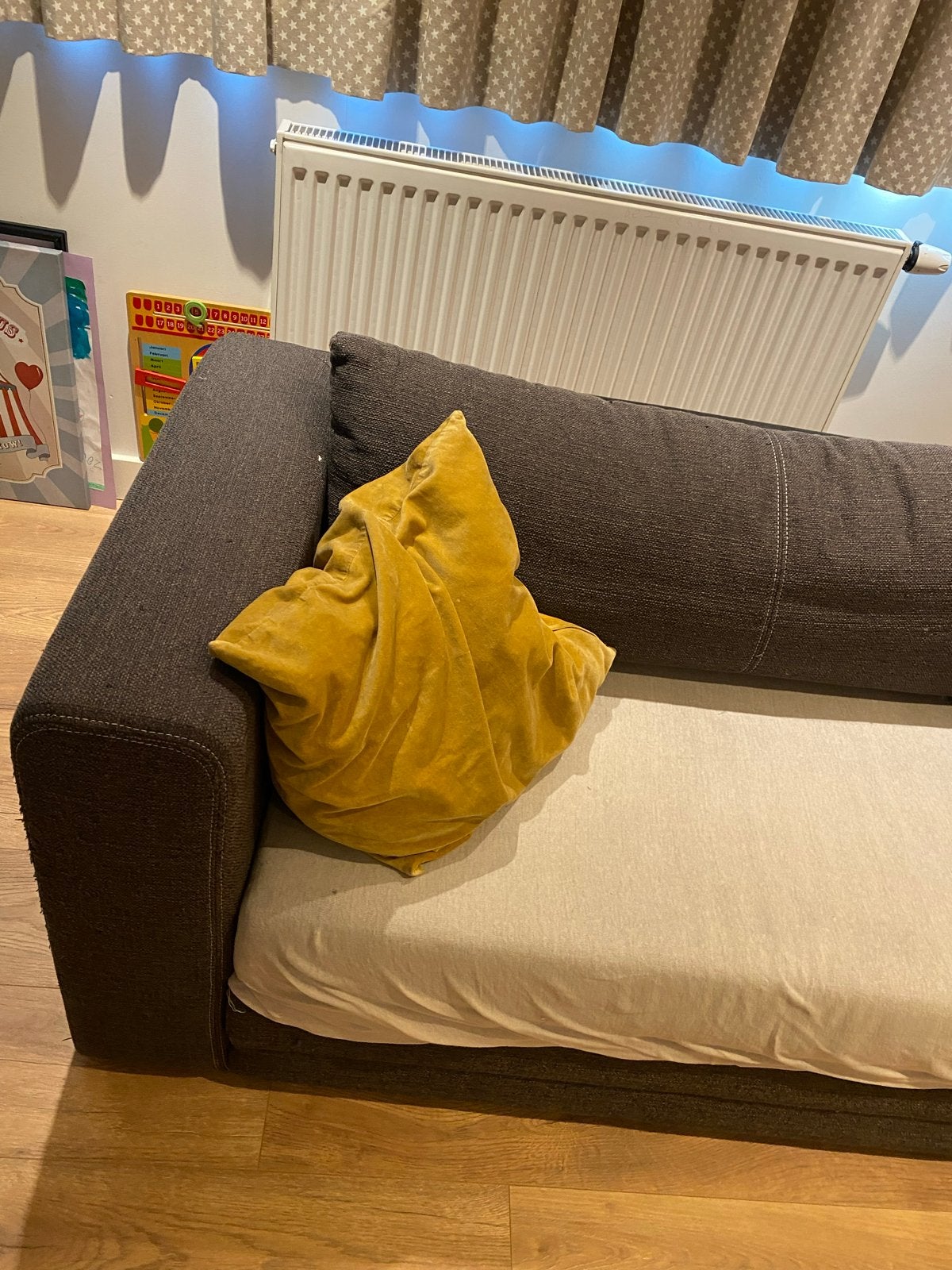 Comfortabele tweepersoons slaapbank - Grijs/Beige, Huis en Inrichting, Banken | Bankstellen, Ophalen, Gebruikt, 150 tot 200 cm