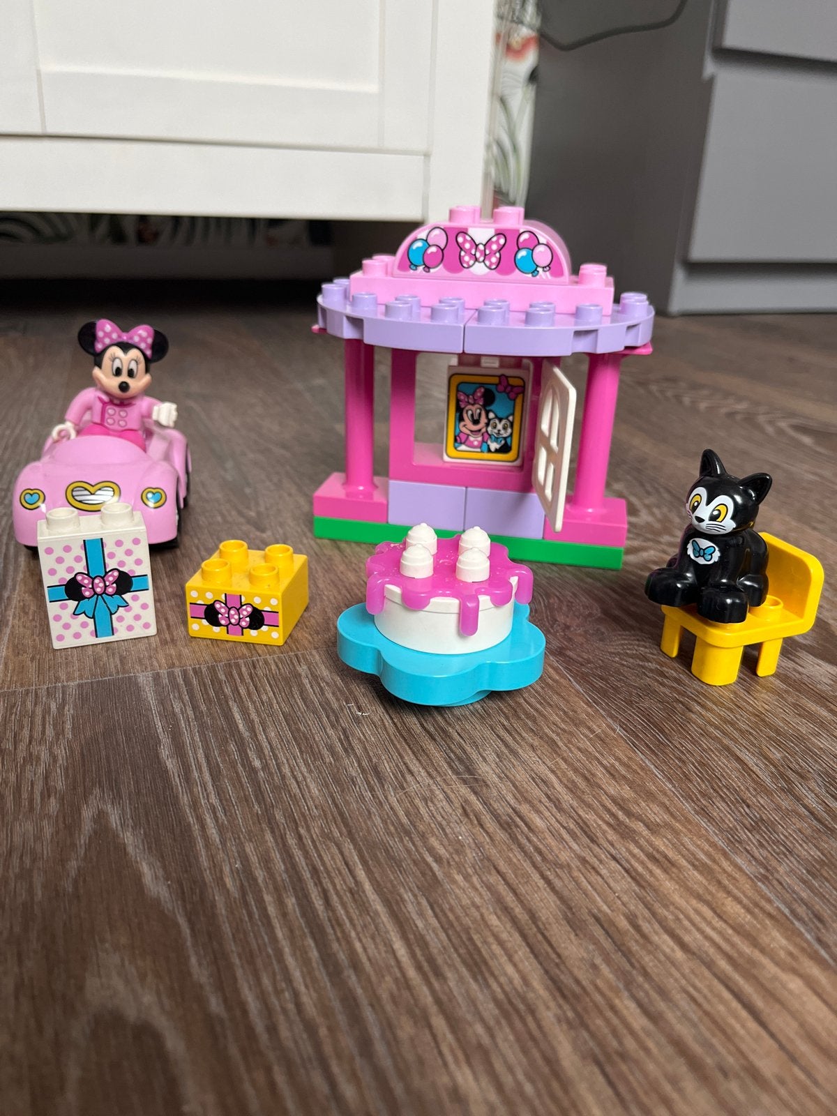 Duplo Minnie Mouse Speelset met Auto en Gebouw, Ophalen, Inclusief minifiguren, Gebruikt, Complete set
