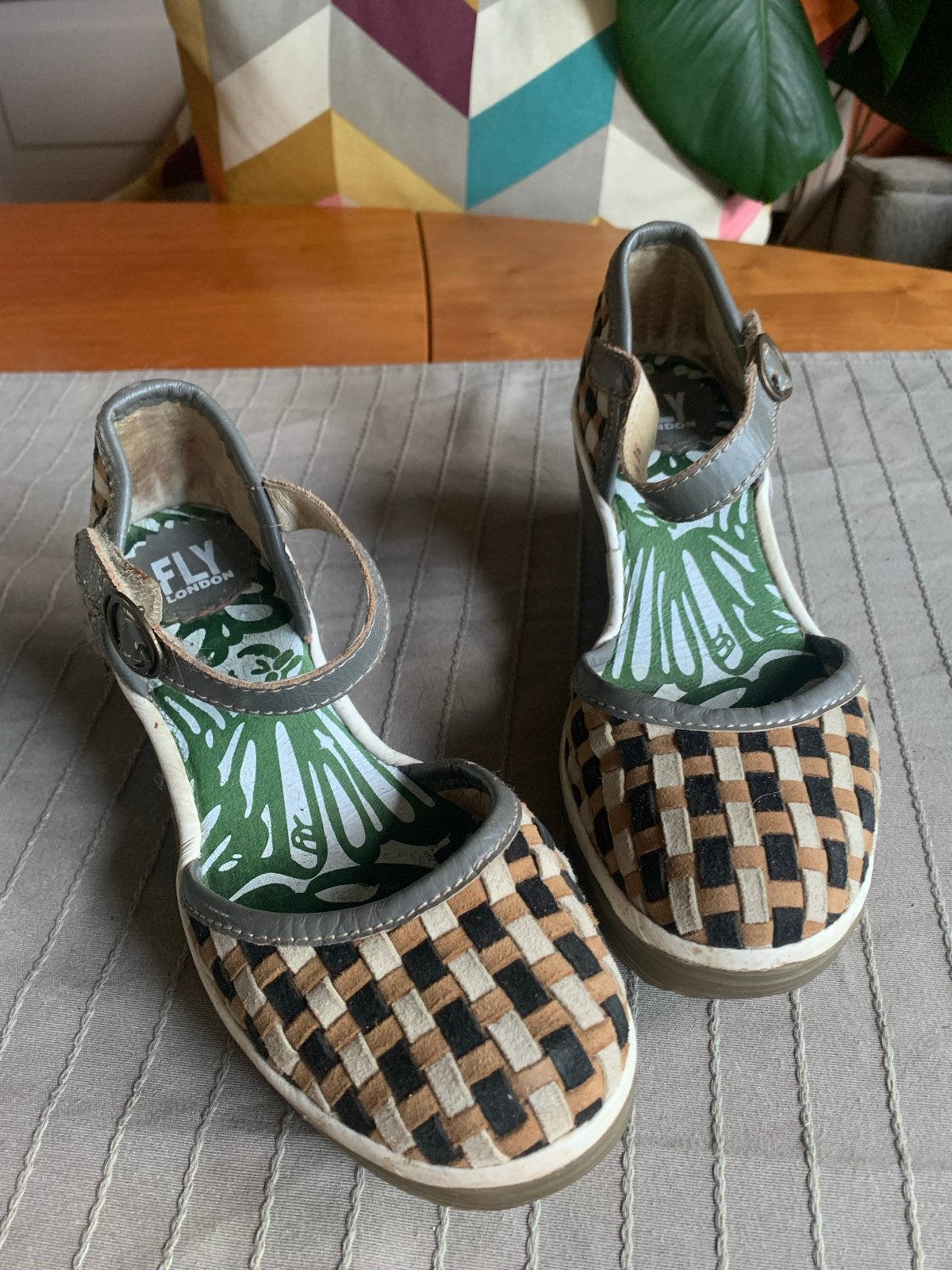 Schattige Fly London sleehakken maat 36, Kleding | Dames, Bruin, Ophalen of Verzenden, Schoenen met hoge hakken, Gedragen