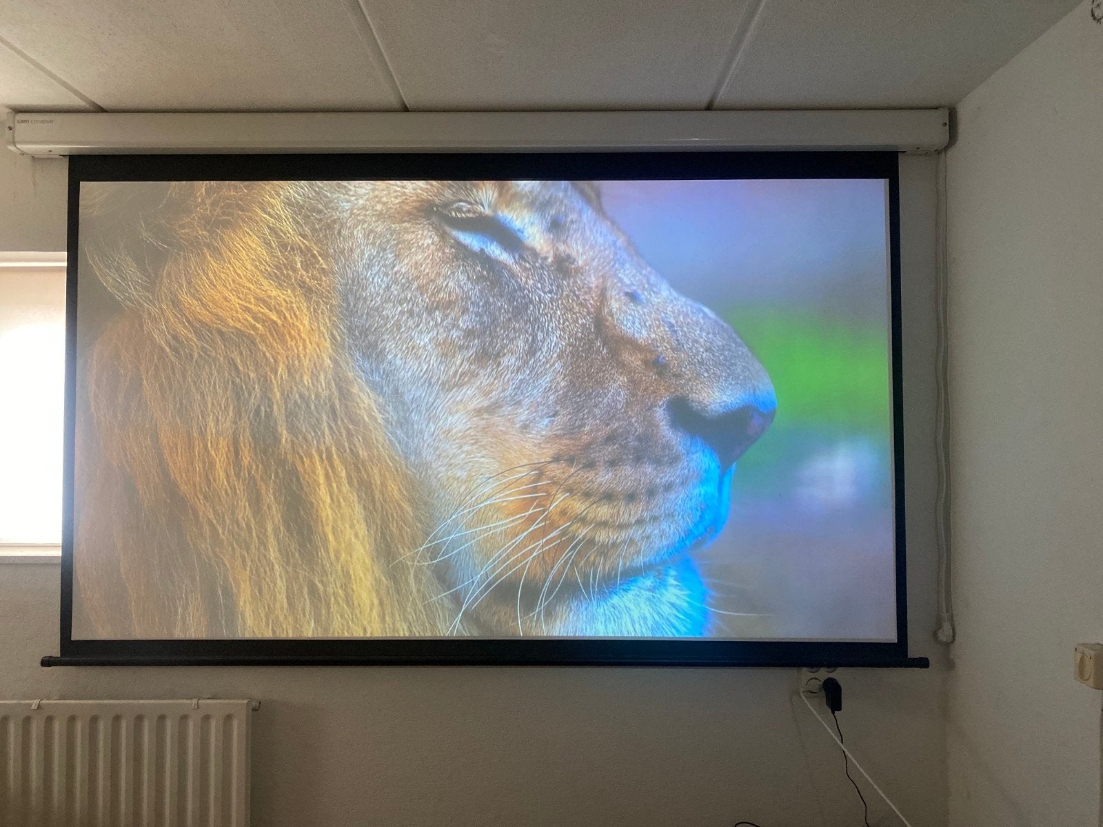 Epson Beamer + elektrisch 92" projectiescherm., Ophalen