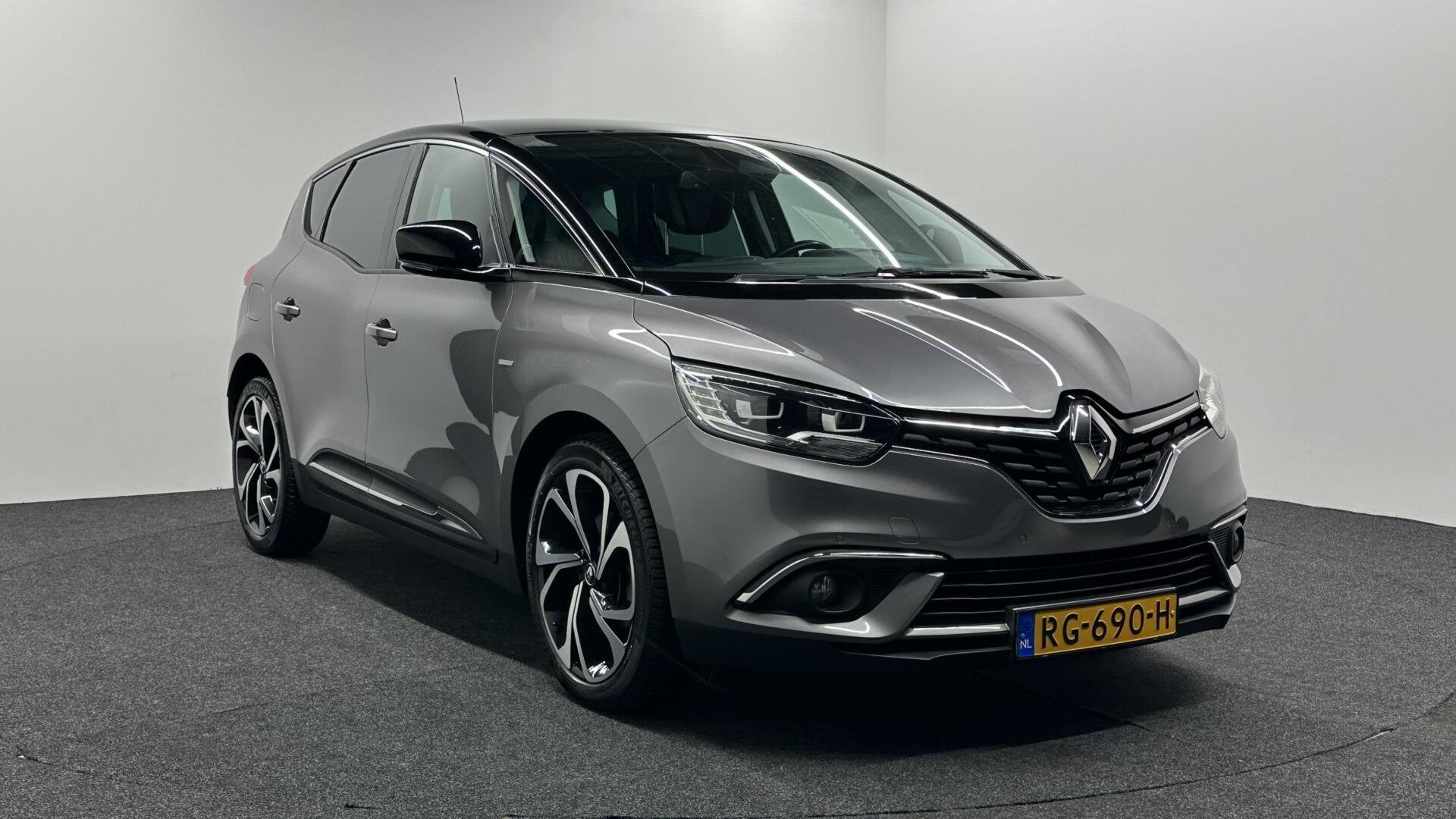 Renault Scenic 1.2 TCe Bose PANO CARPLAY ECC NAVI CRUISE HEA, Auto's, Voorwielaandrijving, Gebruikt, 4 cilinders, 132 pk