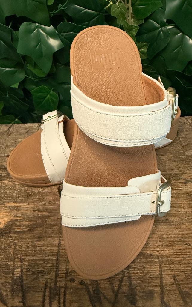 gewoon Nieuwe prachtige slippers van Fitflop maat 37, Kleding | Dames, Schoenen, Wit, Nieuw, Ophalen of Verzenden, Fitflop